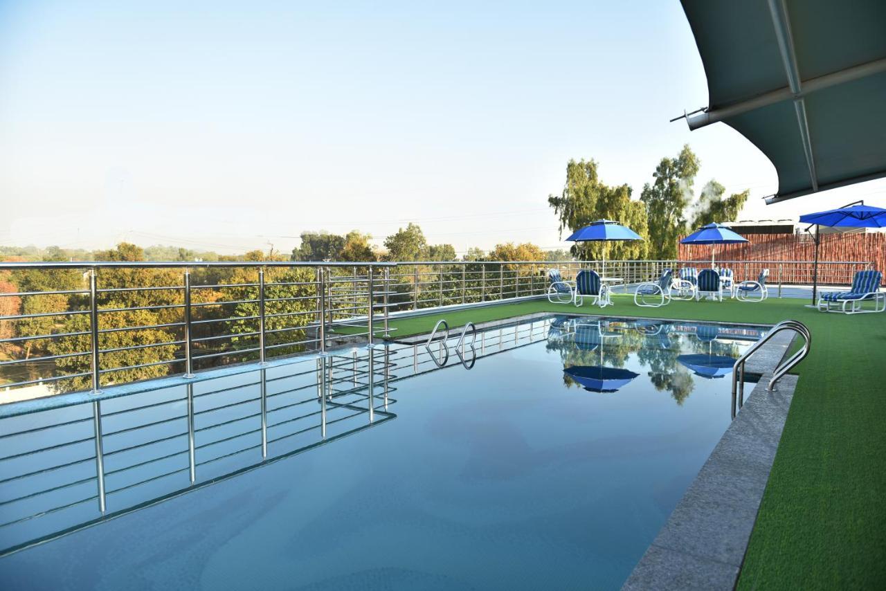 Best Western Premier Islamabad Exterior photo